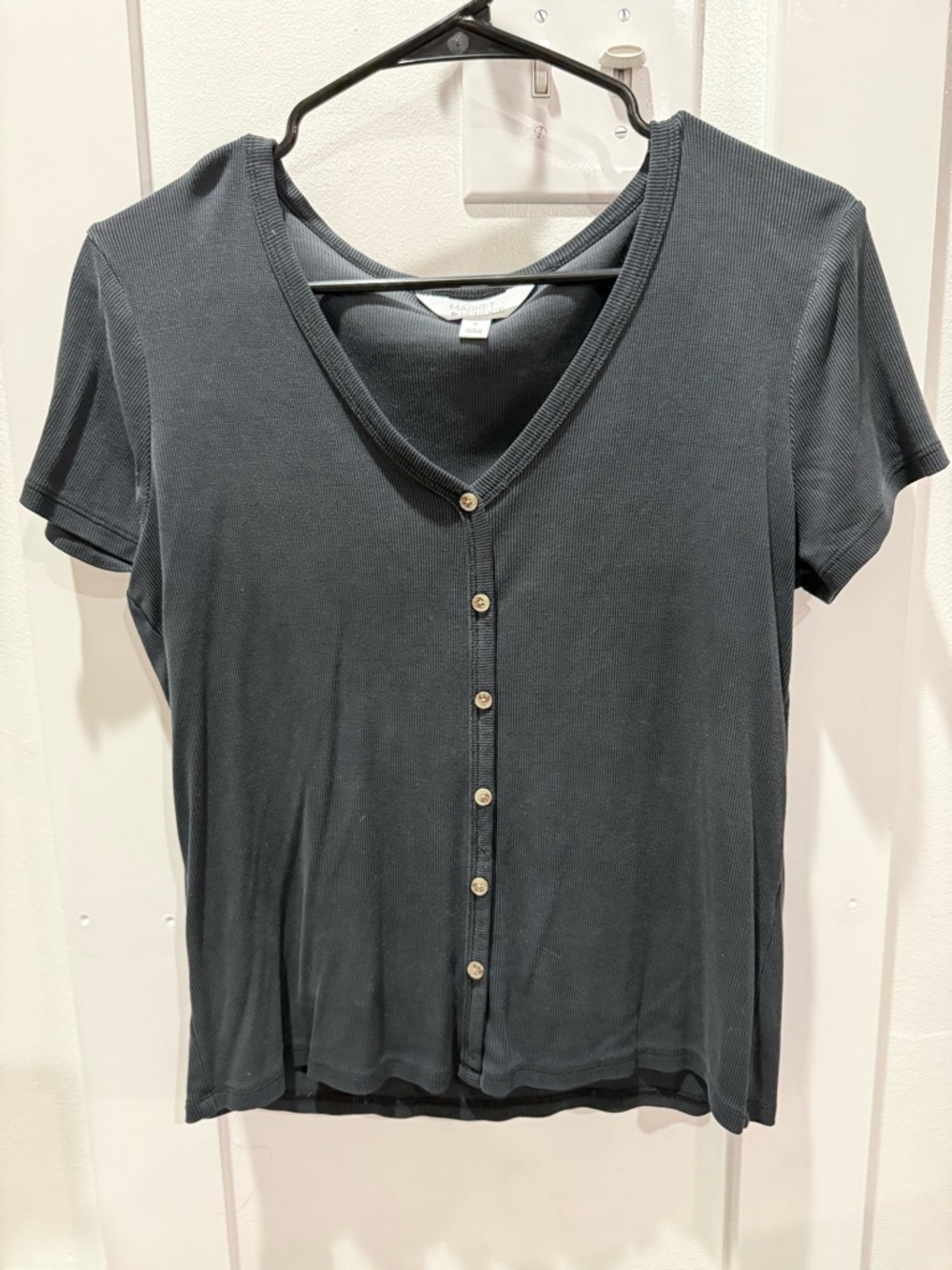 Market & Spruce Black V-Neck Short Sleeve Button Front Top